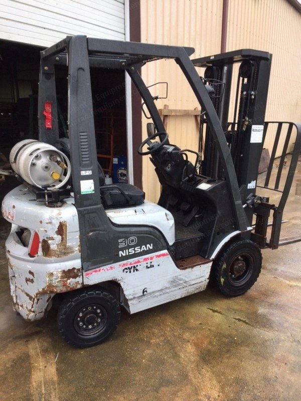 Nissan, P30, 2007, 3000 lbs Capacity, Triple Stage Mast, LP Gas, Pneumatic Tires