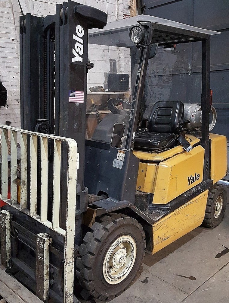 Yale, GLP050RG, 2004, 5000 lbs Capacity, Triple Stage Mast, LP Gas, Solid Pneumatic Tires