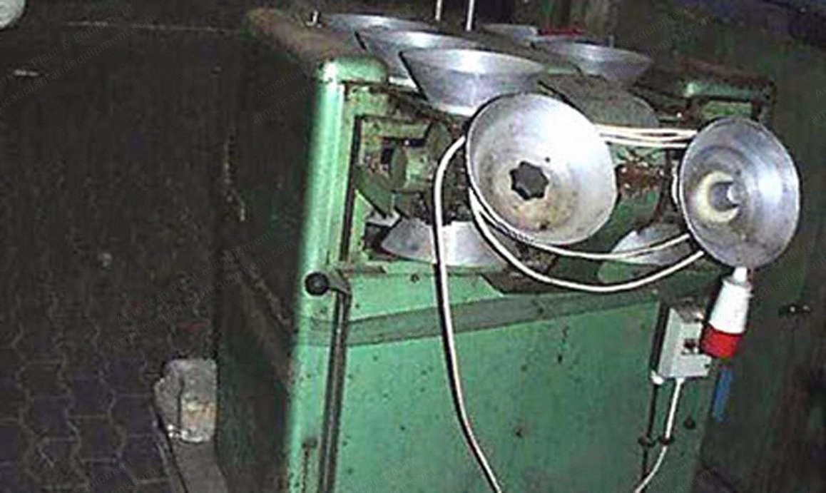 Tremöhlen, KAM, 1968, Forming Machines for Cones, Rounding of Edges, 2 Conveyors