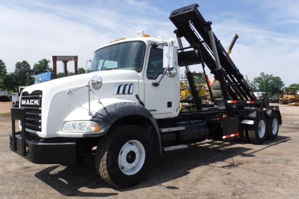 Mack, Roll-Off Truck, 2006, Gilbreath Roll Off System, Super 10 Speed, 128,770 Miles