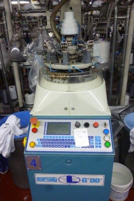 Lonati, 61Q, 2006, Sock Knitting Machine, Cylinder 3 3/4", 144 to 200 Needles