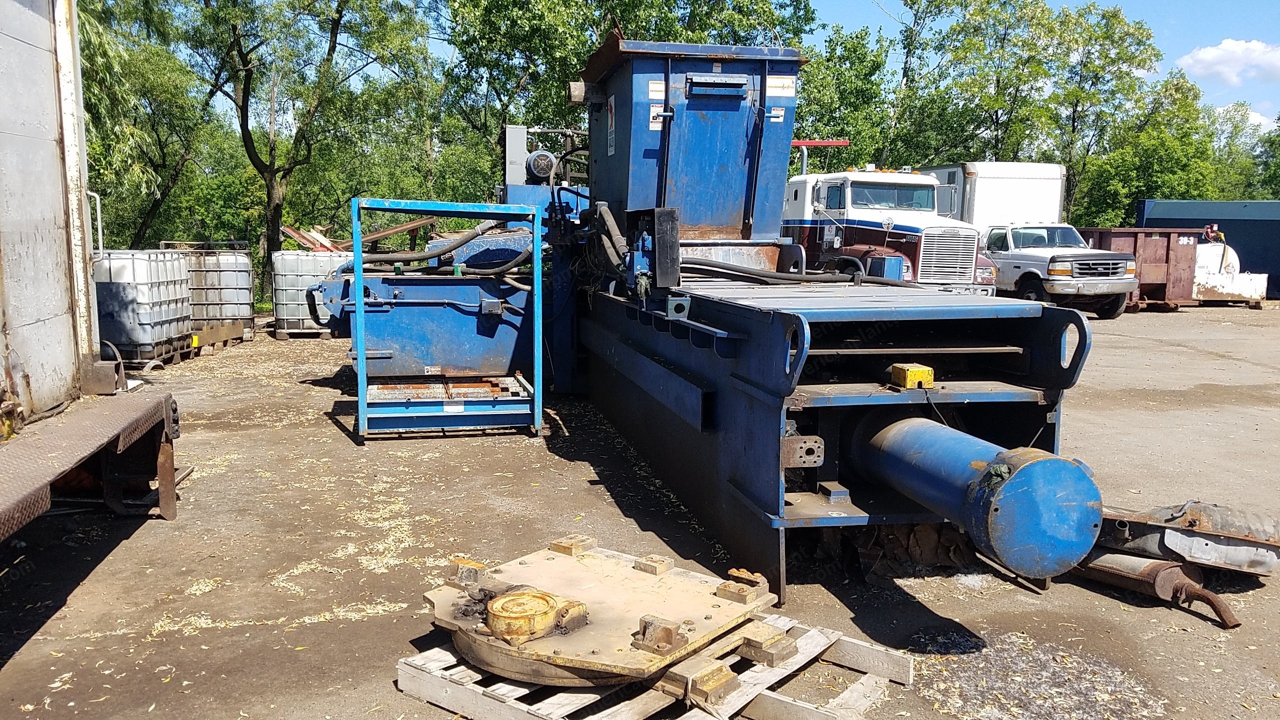 American, 4020XP-T30, Two Ram Baler, 60 HP, 10 inch Main Cylinder, 60x30x45 inch Bale Size